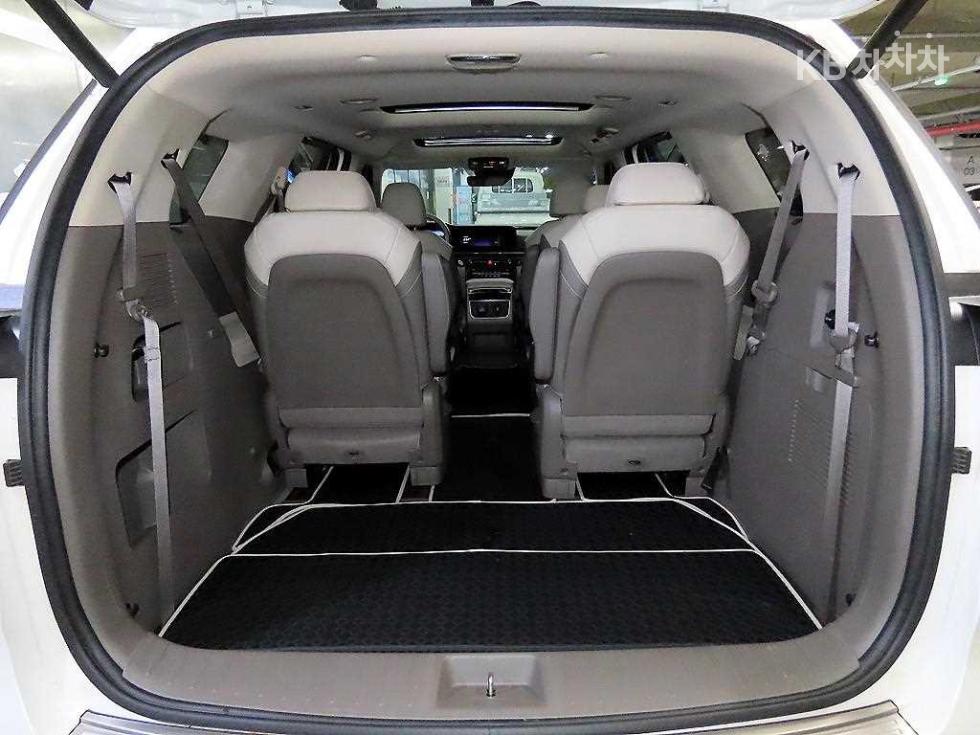 Kia Carnival — miniaturë 16