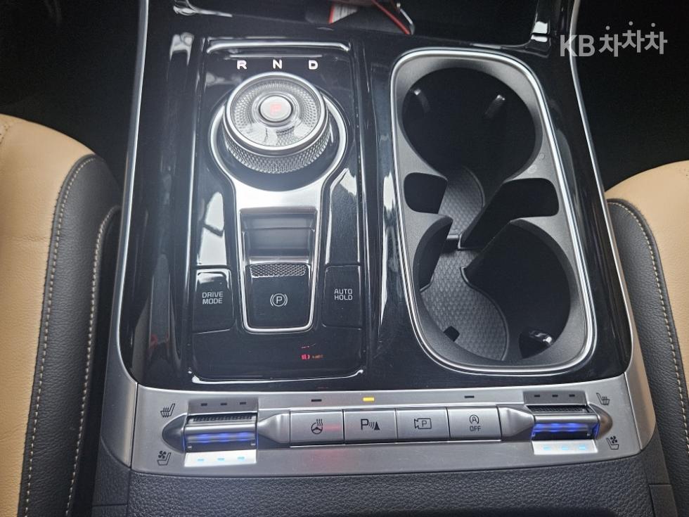 Kia Carnival — miniaturë 16