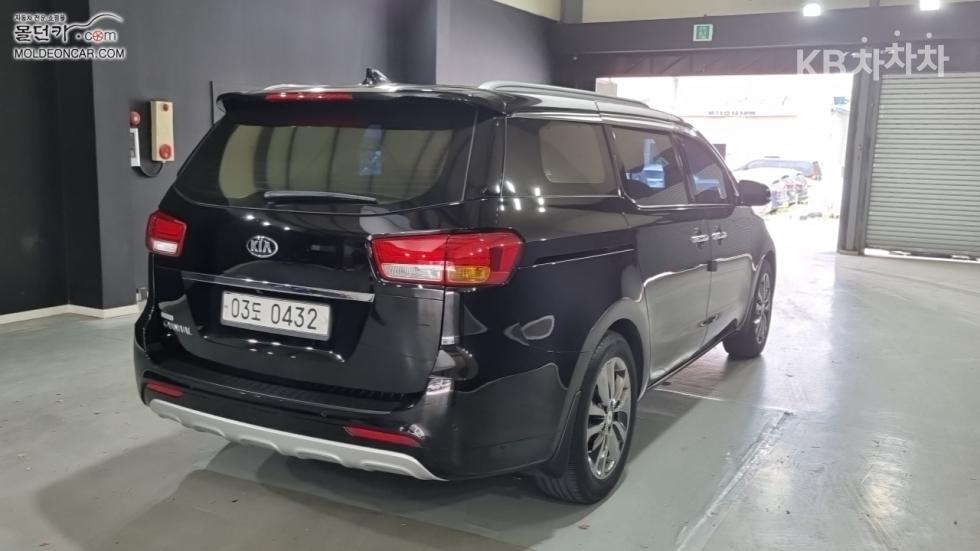 Kia Carnival — miniaturë 2