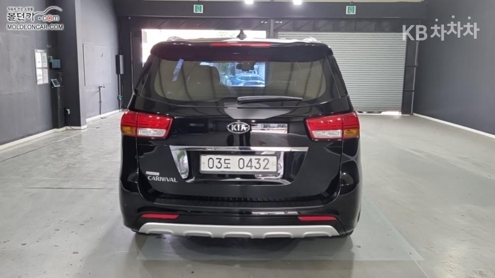 Kia Carnival — miniaturë 4