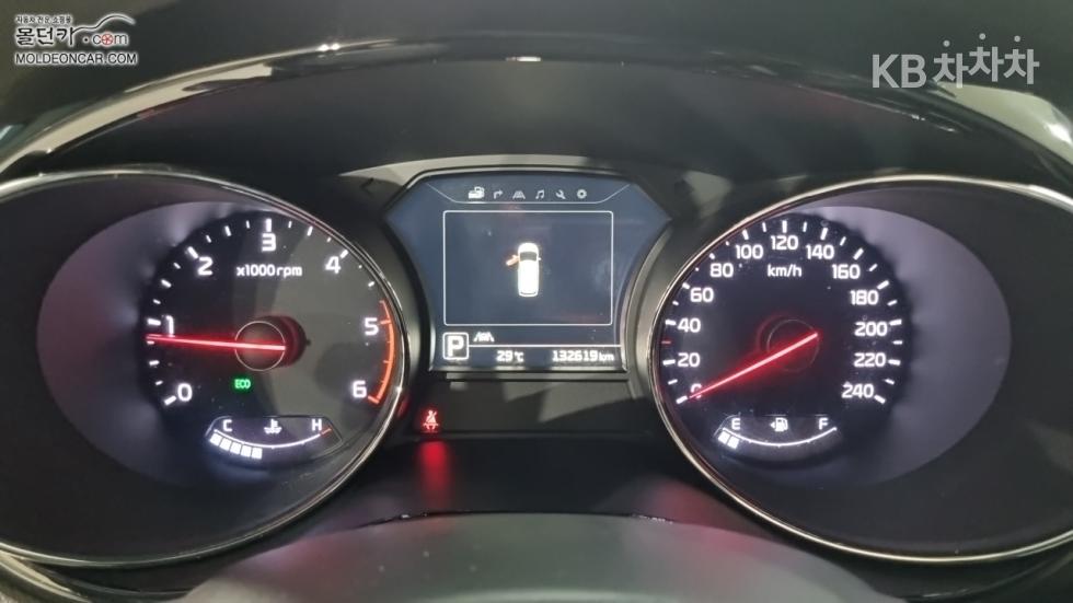 Kia Carnival — miniaturë 5