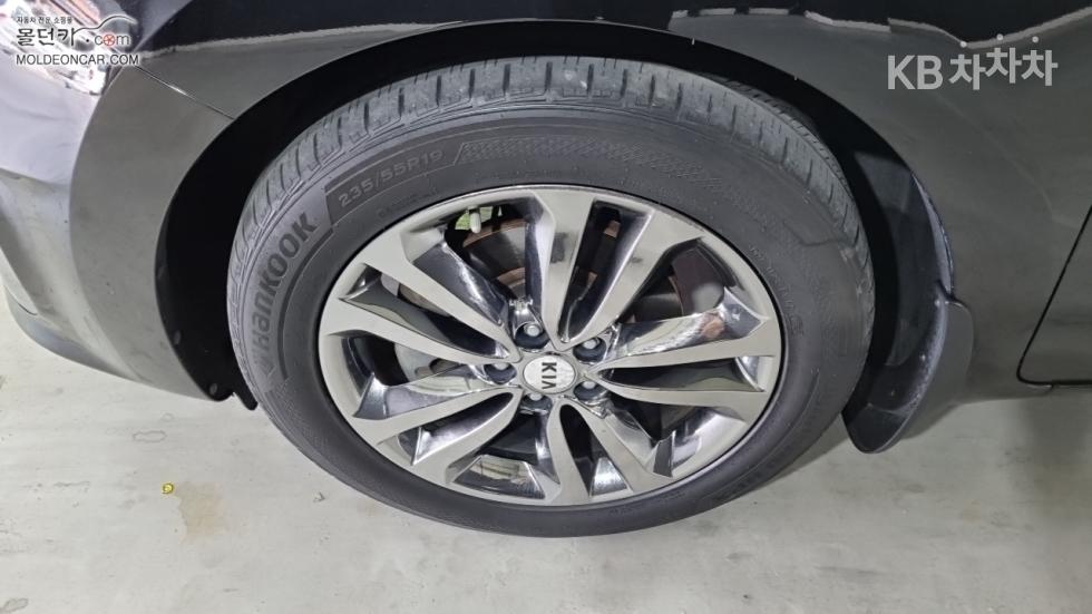 Kia Carnival — miniaturë 6