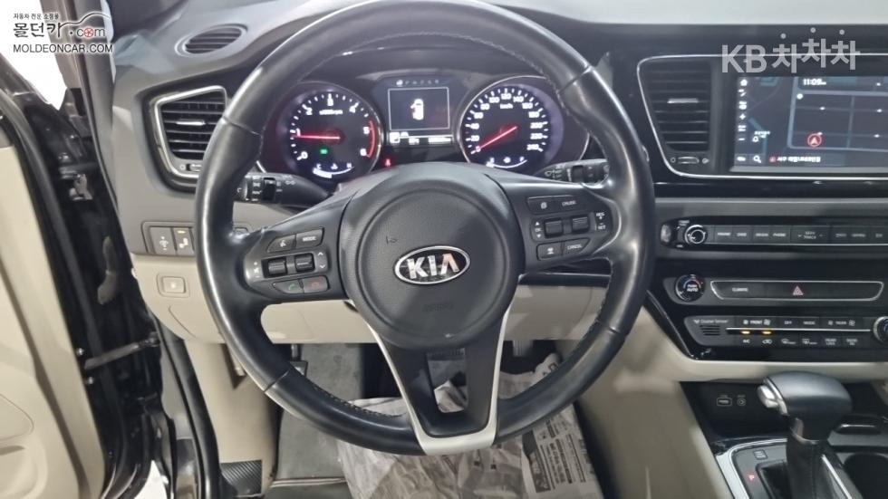 Kia Carnival — miniaturë 11