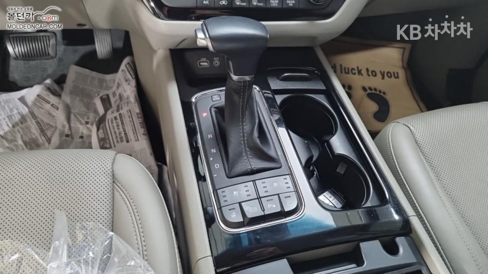Kia Carnival — miniaturë 14