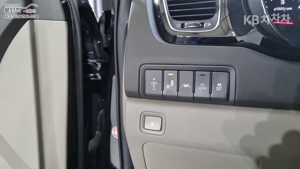 Kia Carnival — miniaturë 16