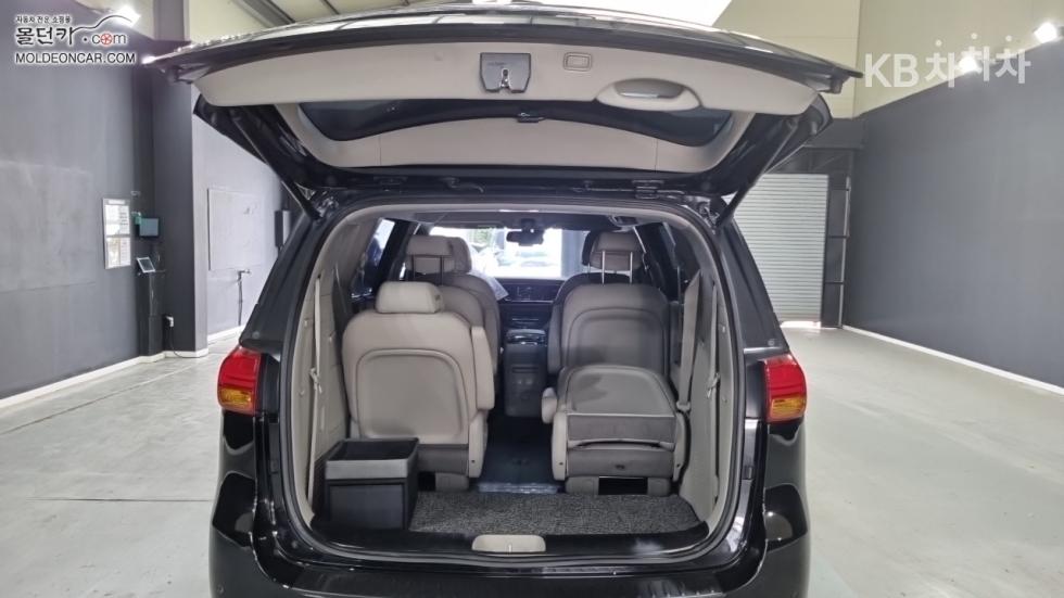 Kia Carnival — miniaturë 18