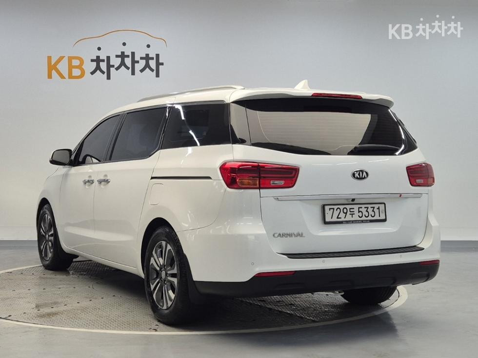 Kia Carnival — miniaturë 2