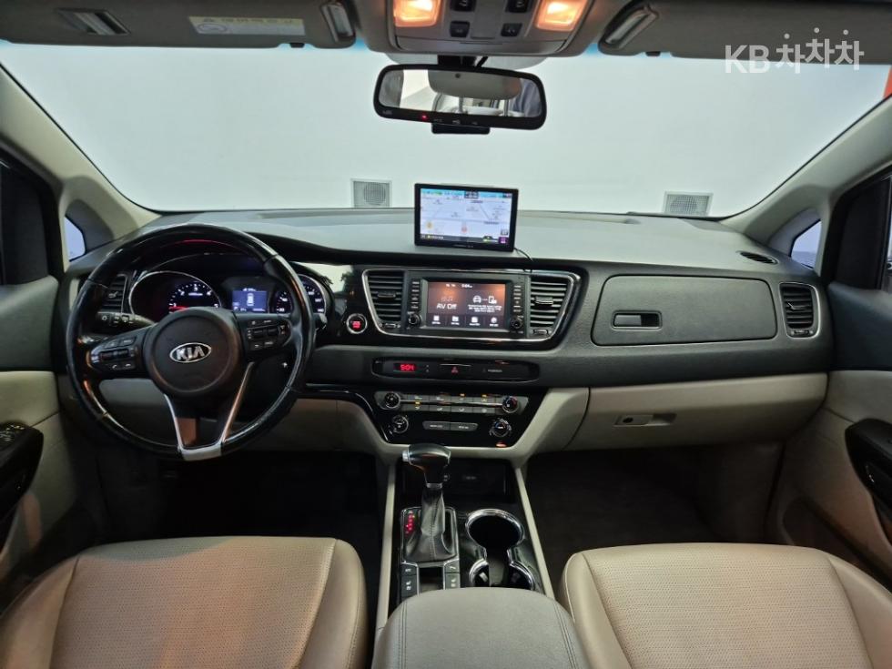 Kia Carnival — miniaturë 7