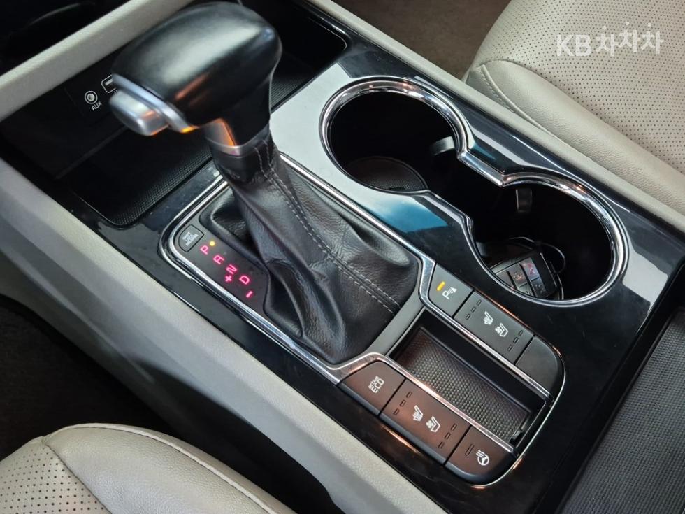 Kia Carnival — miniaturë 8