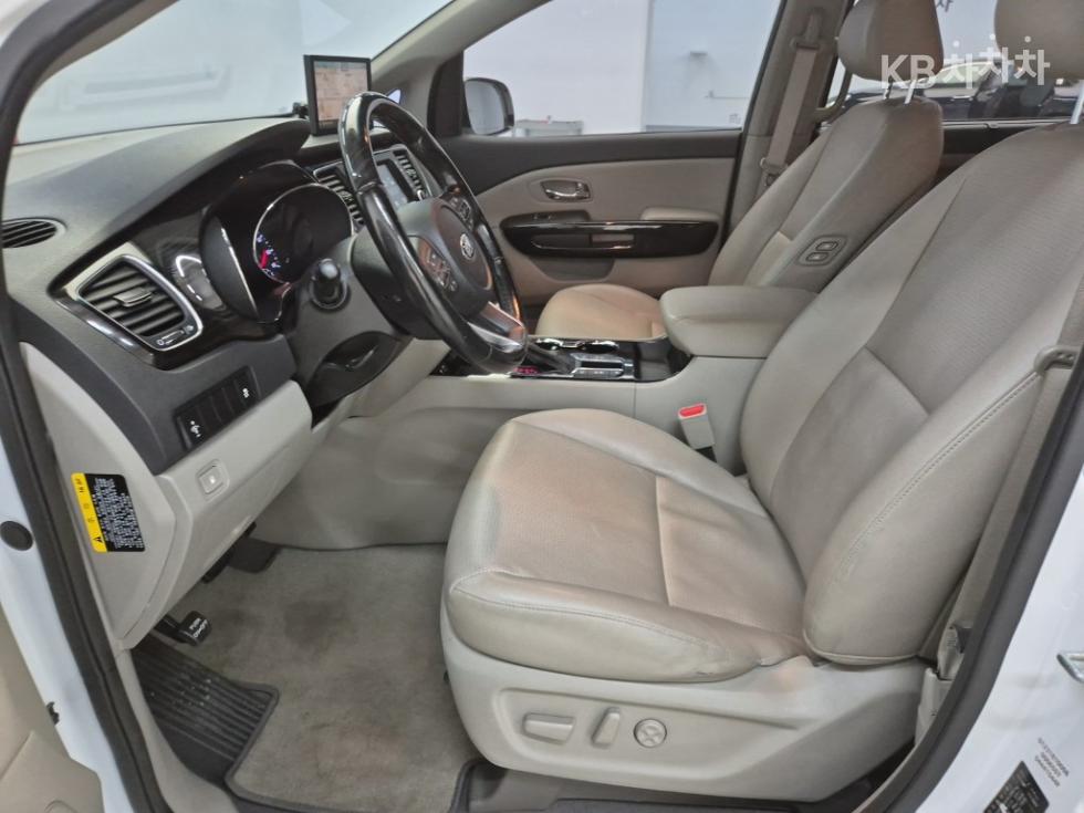 Kia Carnival — miniaturë 11