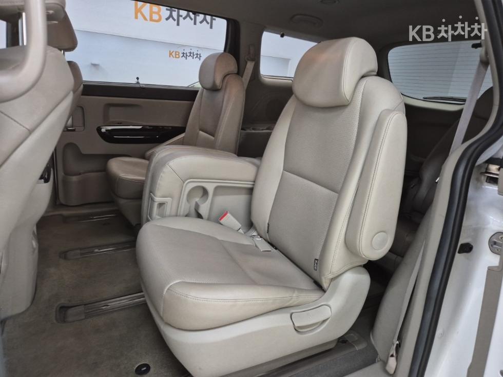 Kia Carnival — miniaturë 12