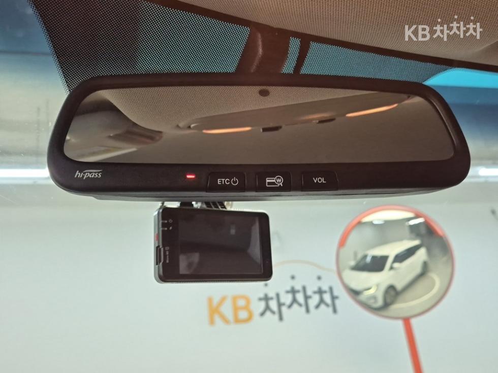 Kia Carnival — miniaturë 15