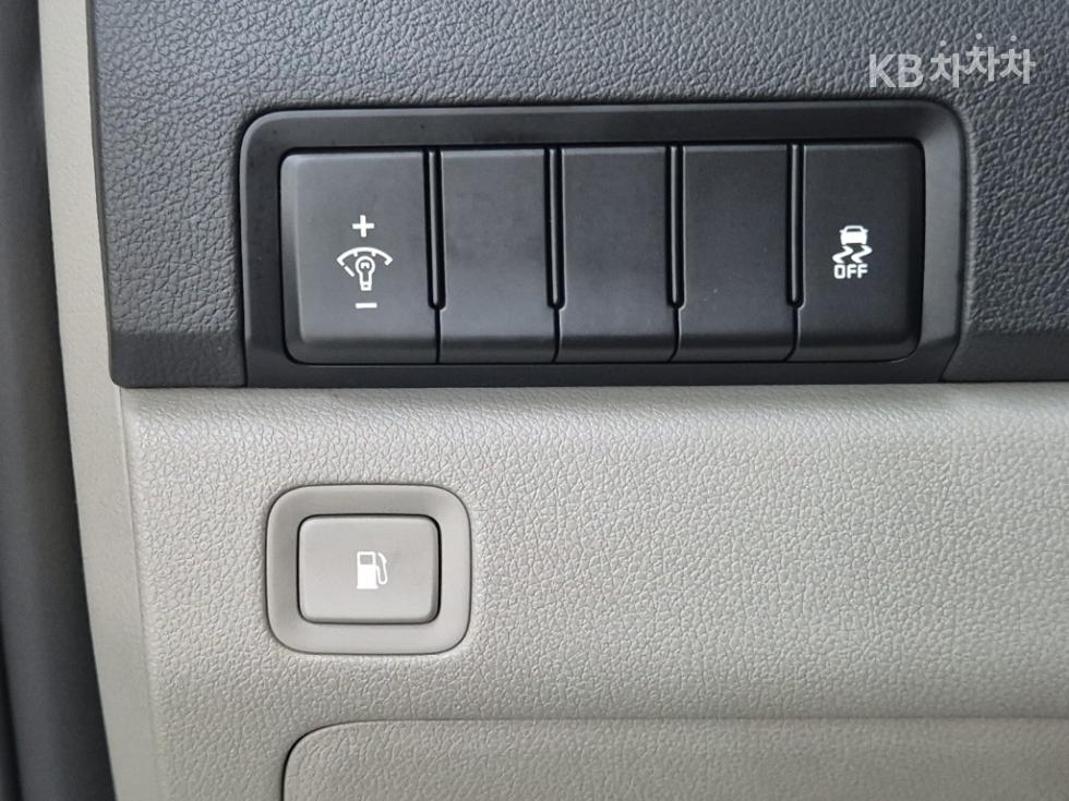 Kia Carnival — miniaturë 16