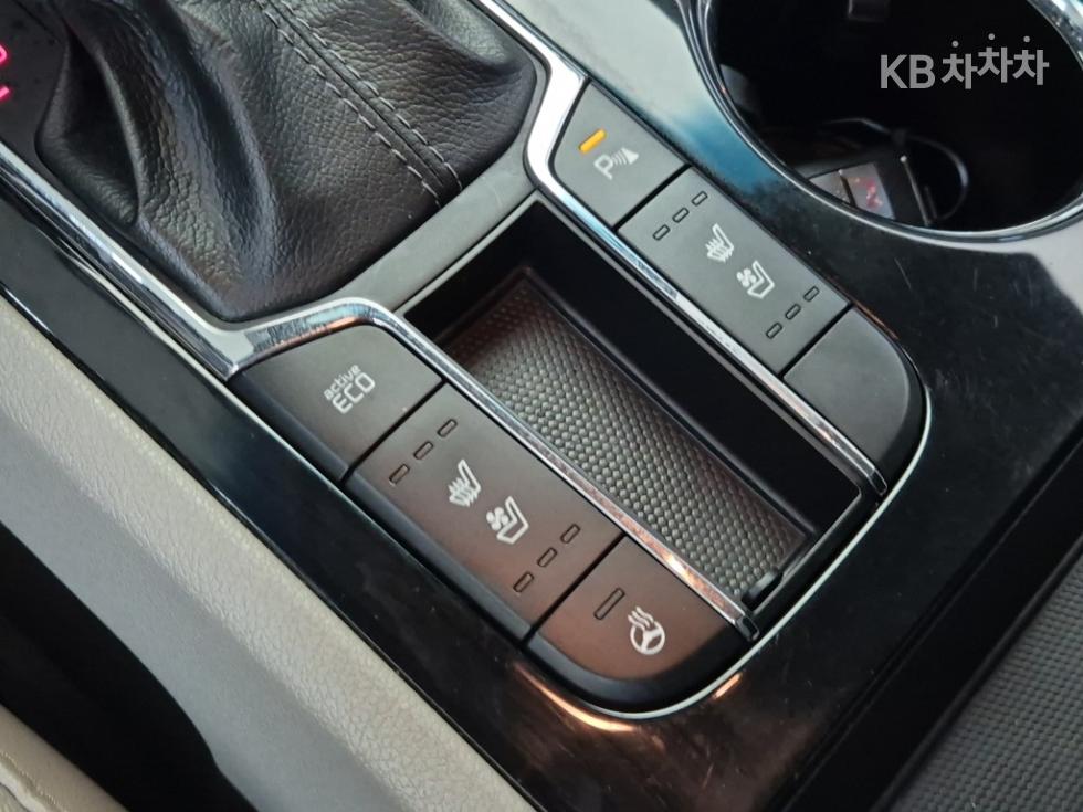 Kia Carnival — miniaturë 17
