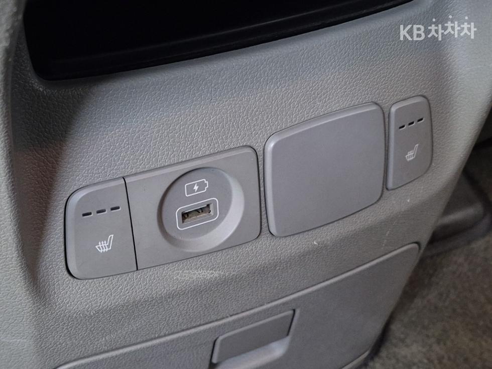 Kia Carnival — miniaturë 19