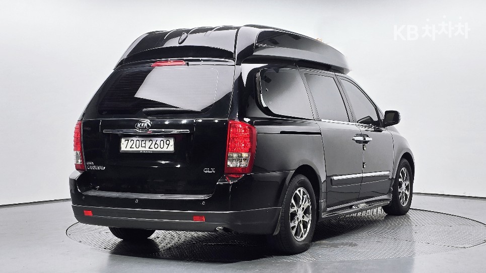 Kia Carnival — miniaturë 2