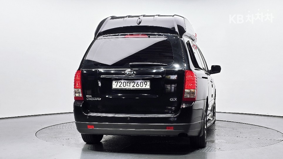Kia Carnival — miniaturë 4