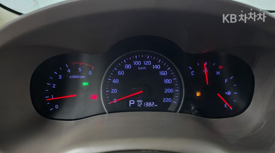 Kia Carnival — miniaturë 8