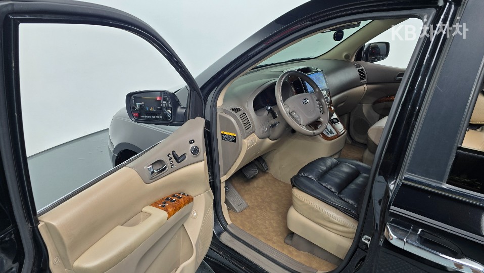 Kia Carnival — miniaturë 11