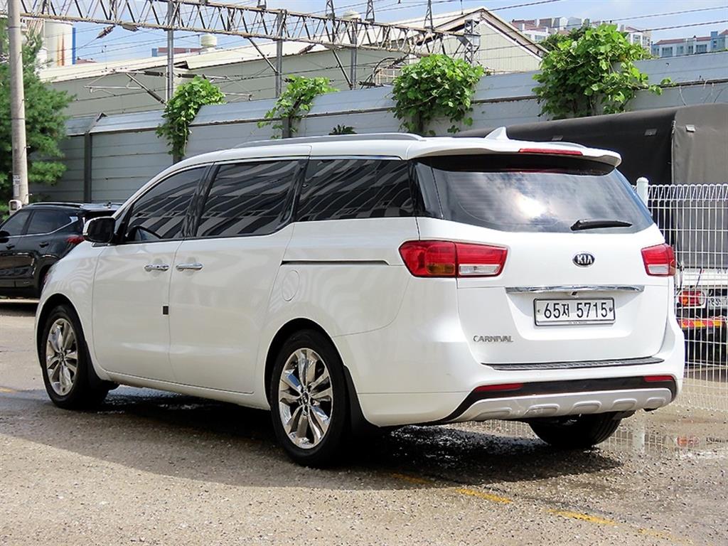 Kia Carnival — miniaturë 3