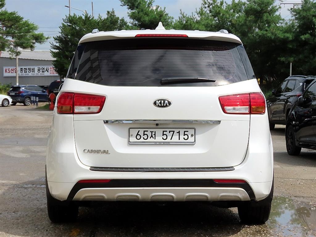 Kia Carnival — miniaturë 4