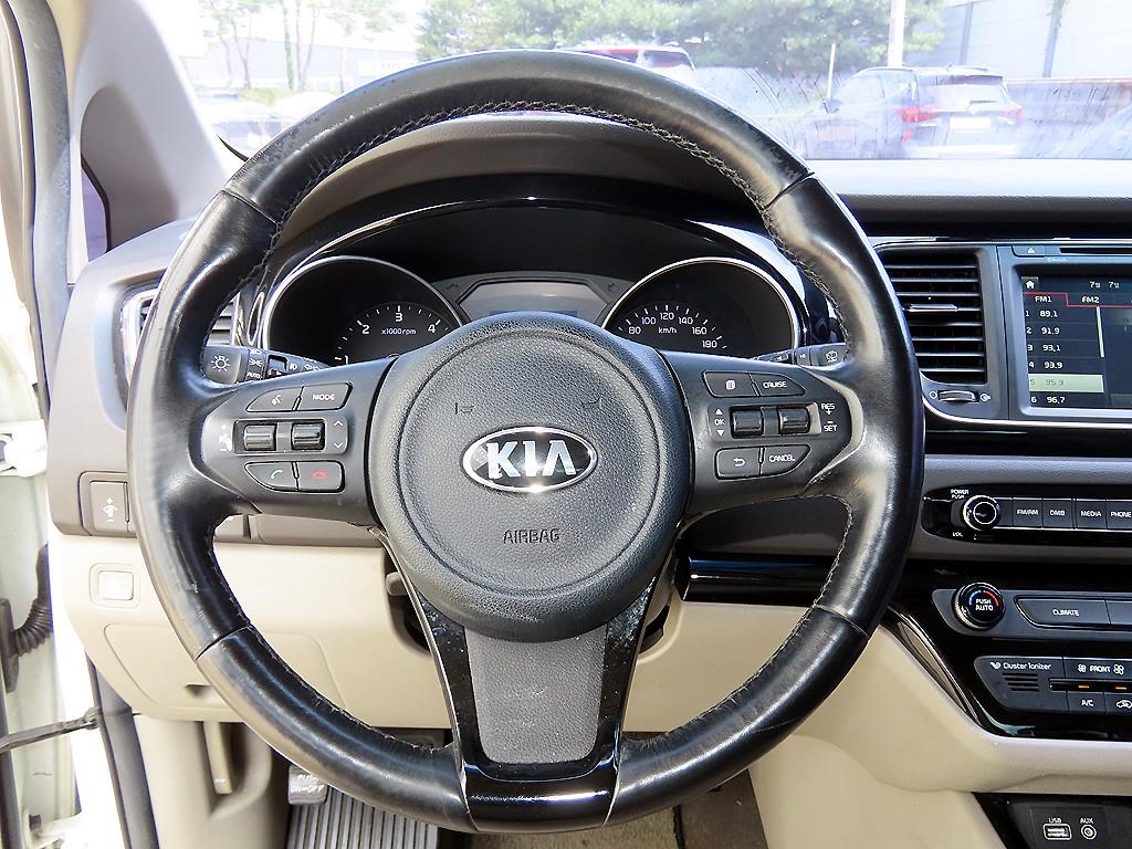 Kia Carnival — miniaturë 8