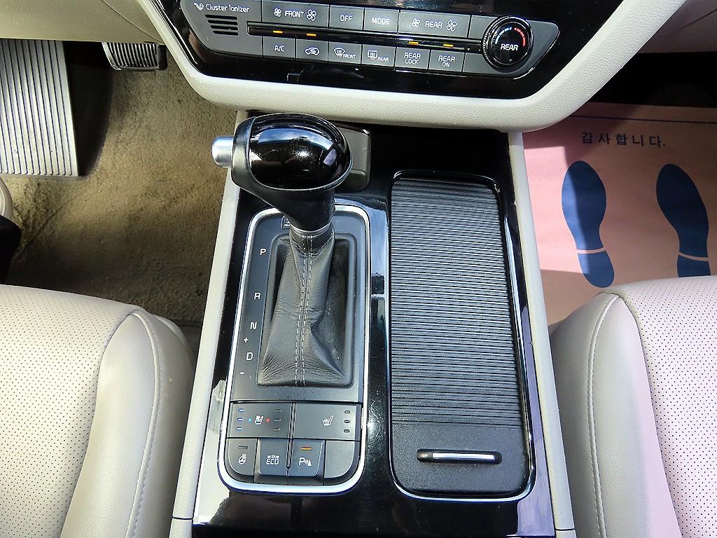 Kia Carnival — miniaturë 10