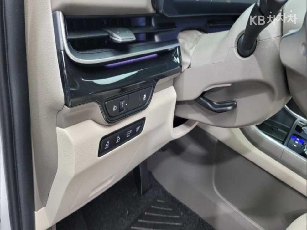 Kia Carnival — miniaturë 7
