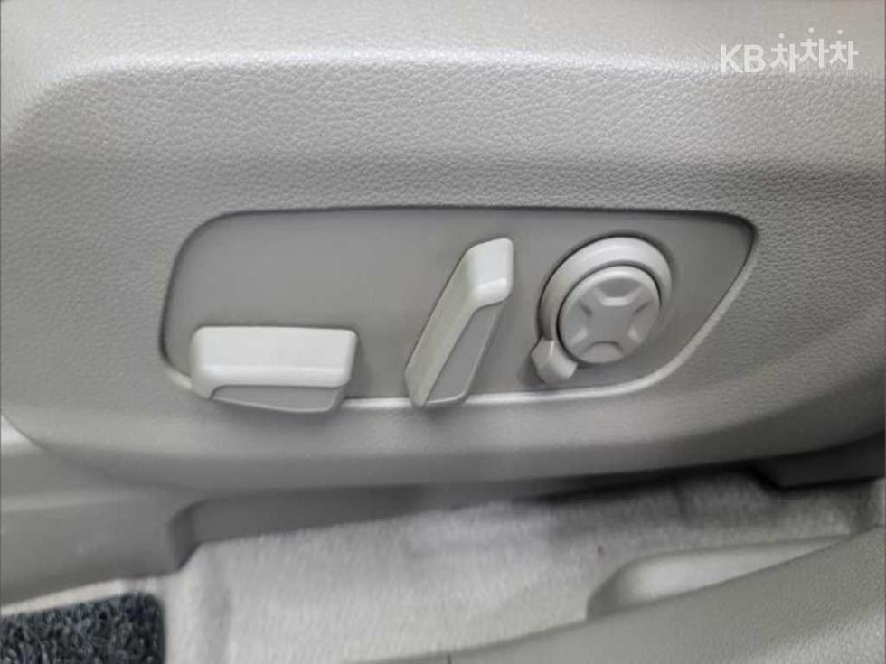 Kia Carnival — miniaturë 8