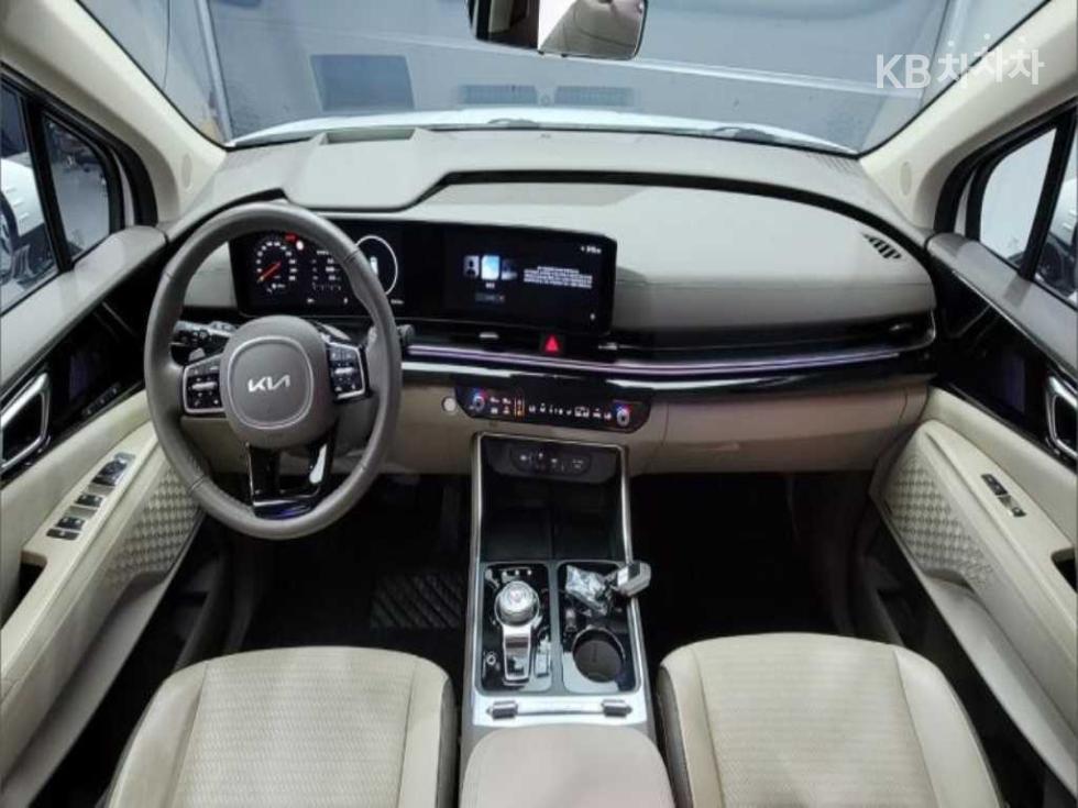 Kia Carnival — miniaturë 9