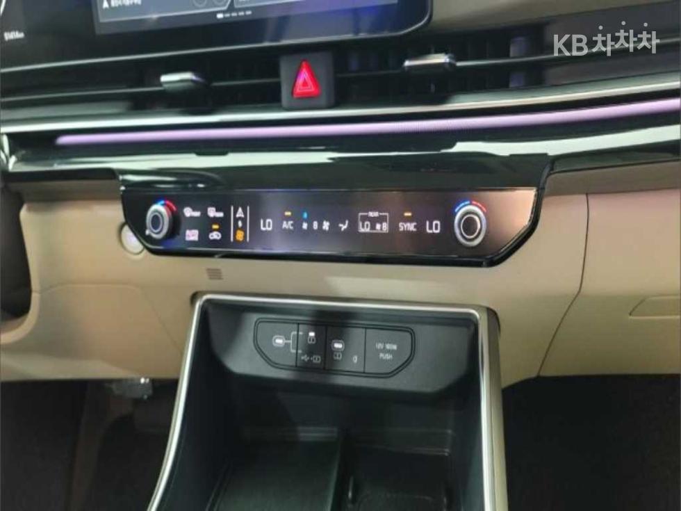 Kia Carnival — miniaturë 15