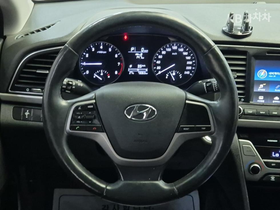 Hyundai Avante — miniaturë 9