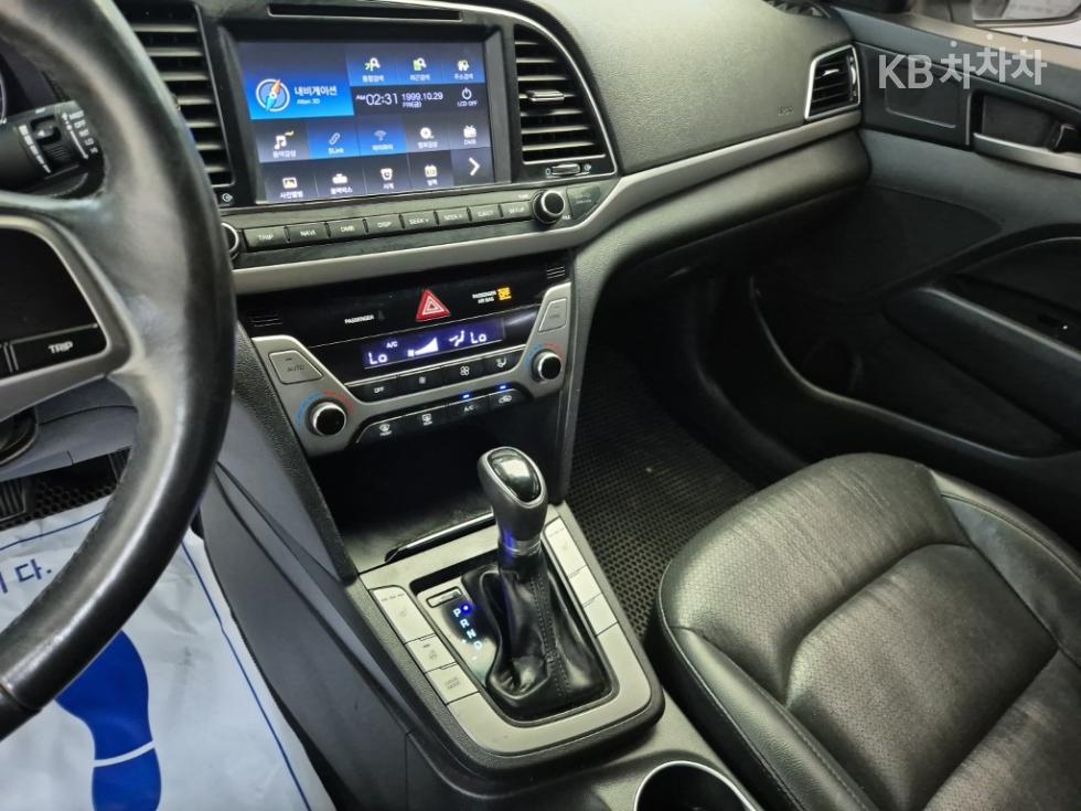 Hyundai Avante — miniaturë 10