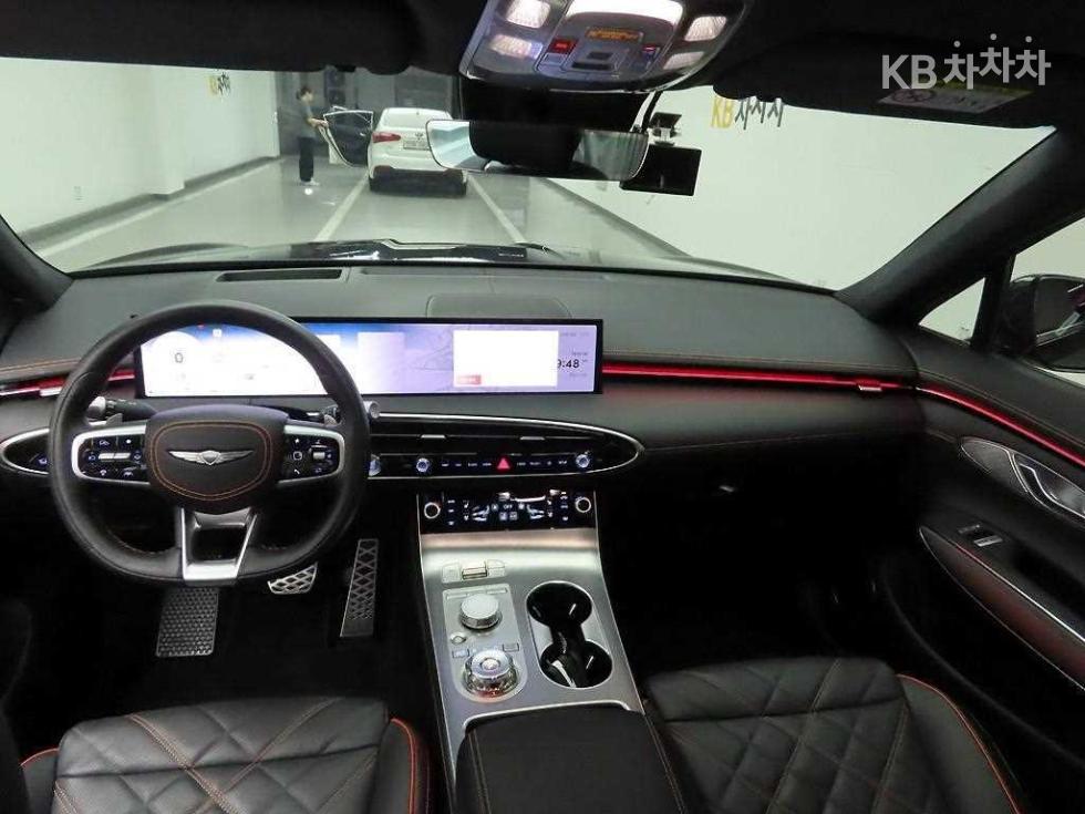 2024 Genesis GV70 photo