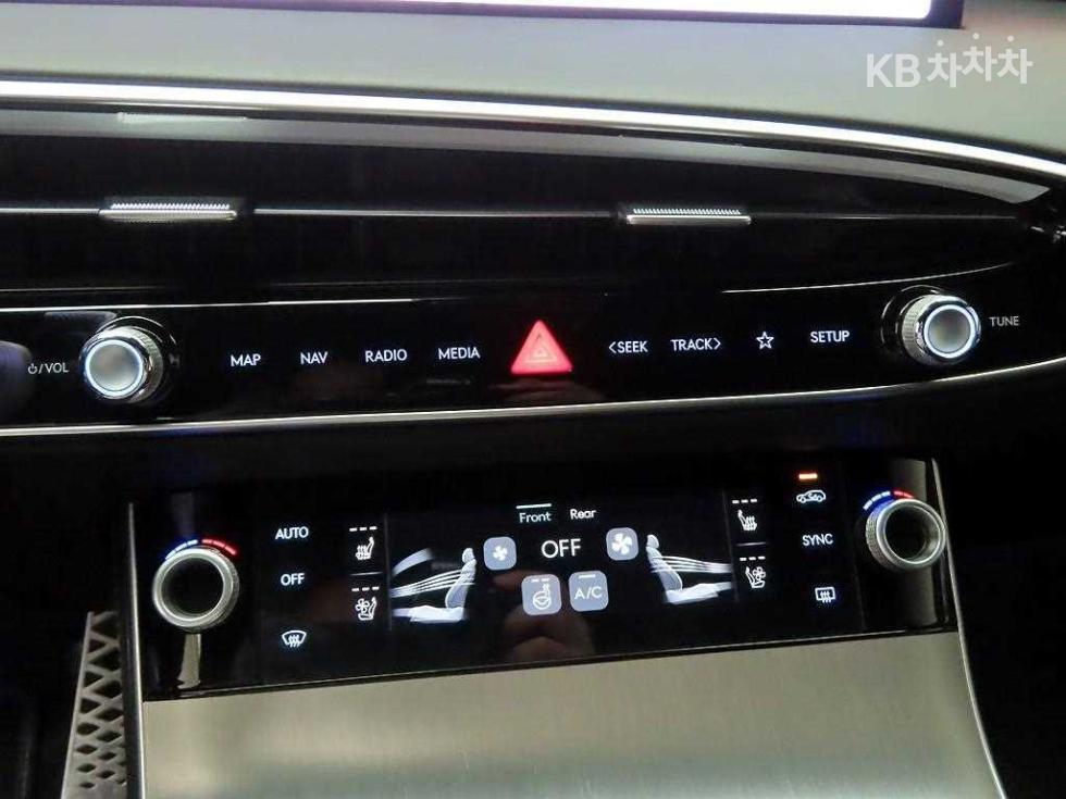 2024 Genesis GV70 photo
