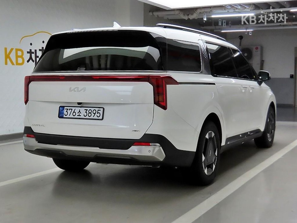 Kia Carnival — miniaturë 4