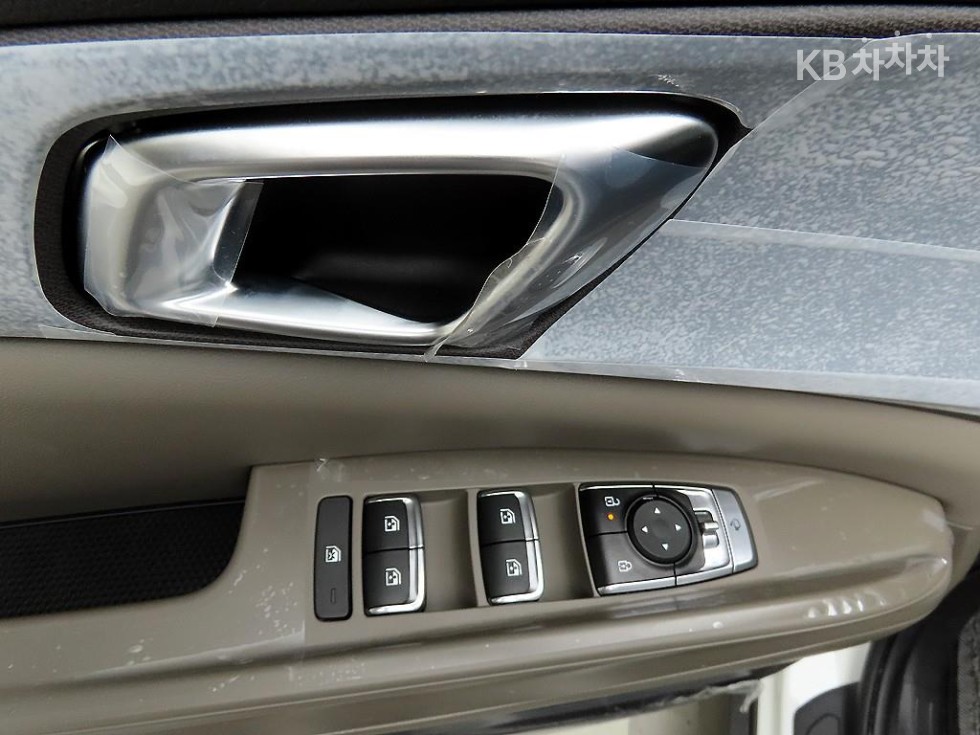 Kia Carnival — miniaturë 10