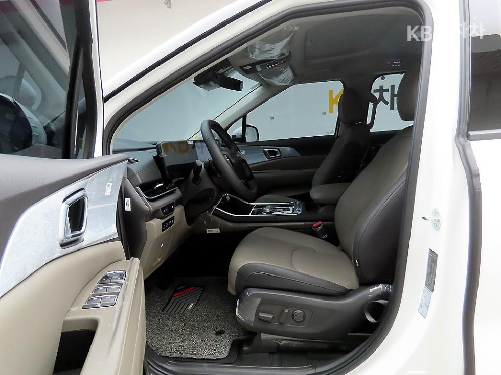 Kia Carnival — miniaturë 11