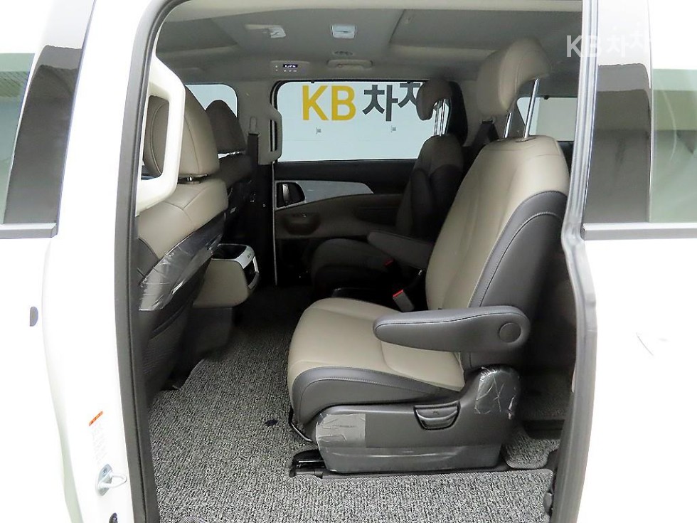 Kia Carnival — miniaturë 12