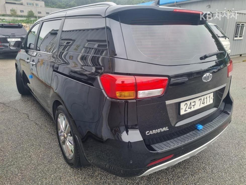 Kia Carnival — miniaturë 4