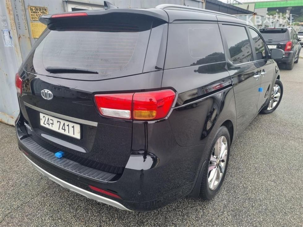 Kia Carnival — miniaturë 5