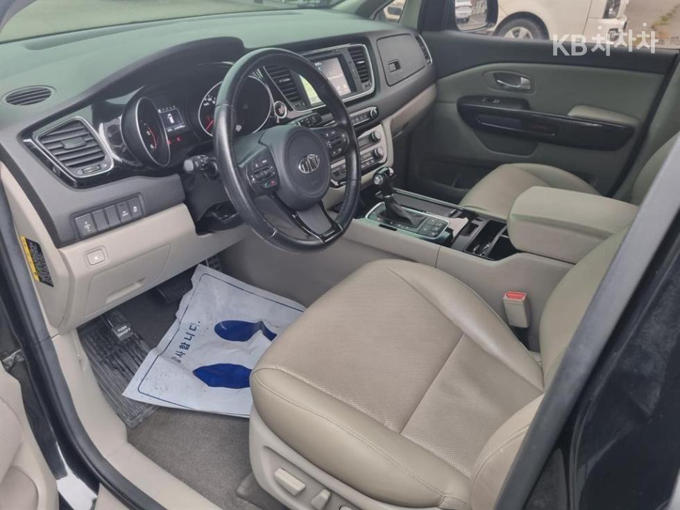 Kia Carnival — miniaturë 7