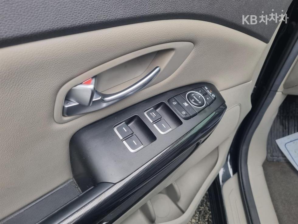 Kia Carnival — miniaturë 8