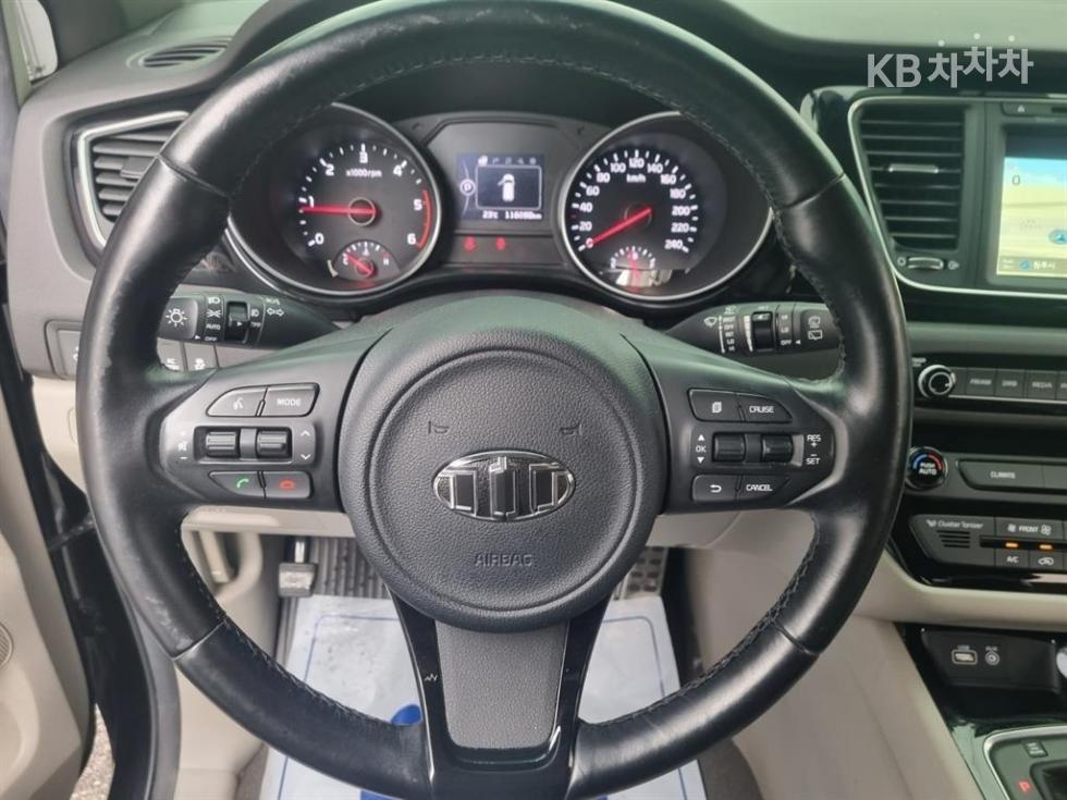 Kia Carnival — miniaturë 9