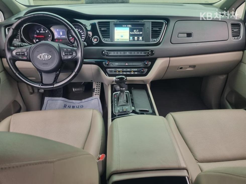 Kia Carnival — miniaturë 11
