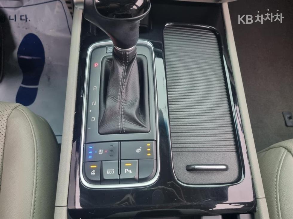 Kia Carnival — miniaturë 14