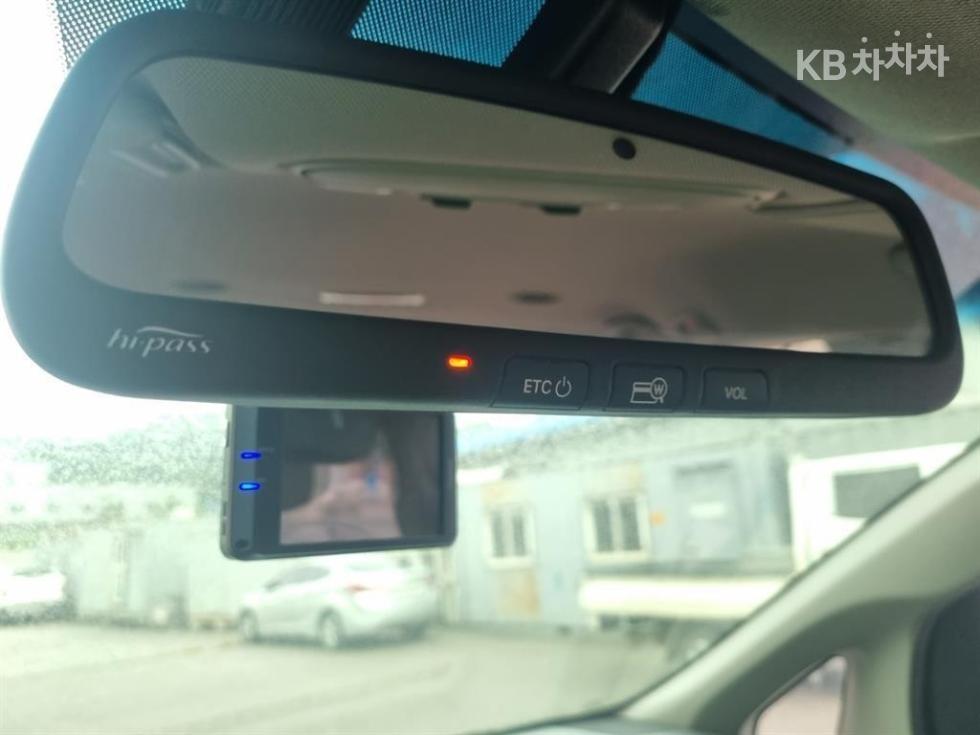 Kia Carnival — miniaturë 15