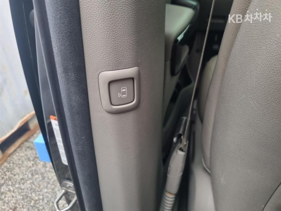 Kia Carnival — miniaturë 16
