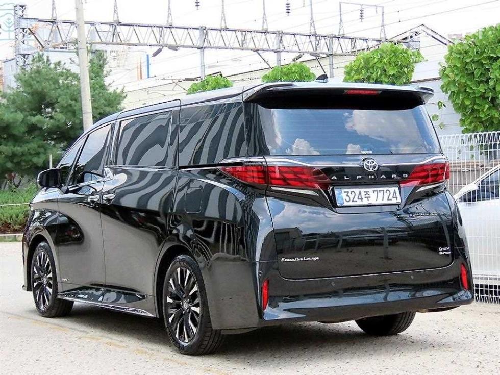 Toyota Alphard — miniaturë 3