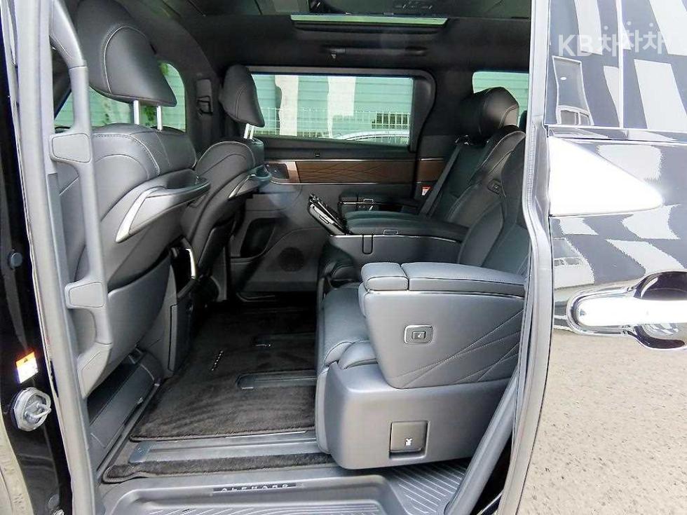 Toyota Alphard — miniaturë 6